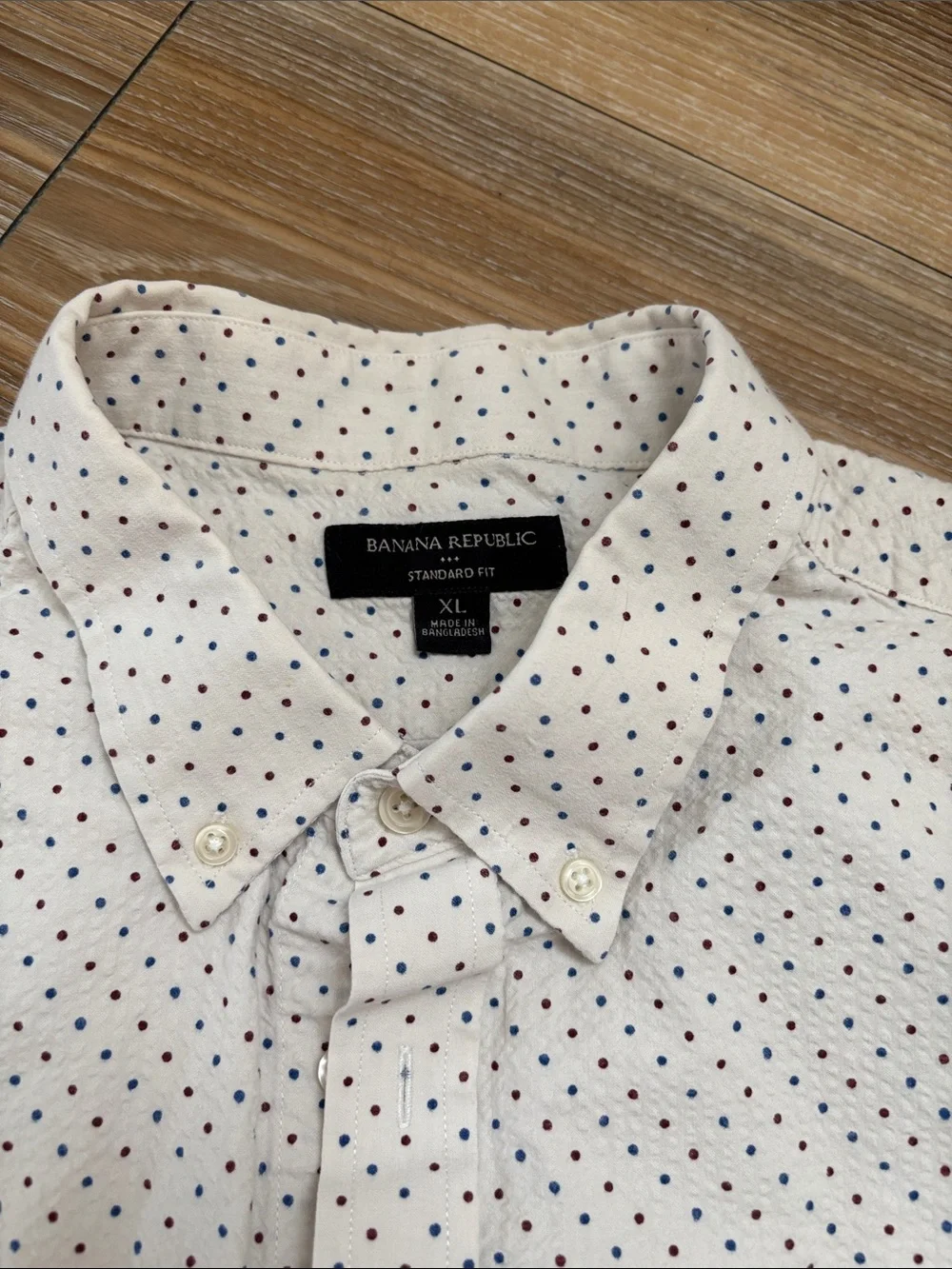 Banana Republic Off White Short Sleeve Button Down. Burgundy and blue dots.